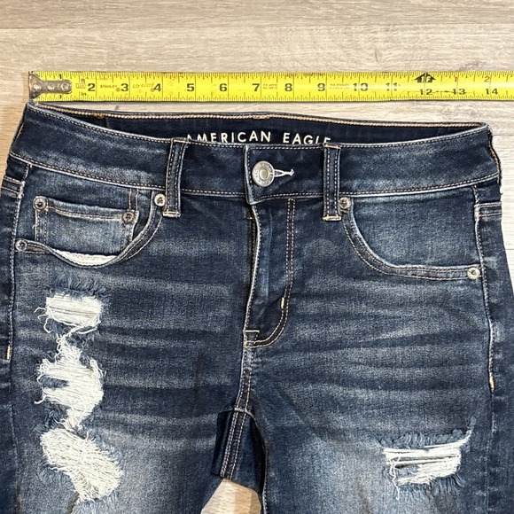 American Eagle Womens Shorts Size 6 Blue Midi 5-Pocket Cutoff Medium Wash - Picture 2 of 9